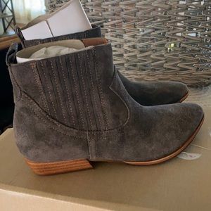NWB Kork Ease Suede Prairie Western Ankle Boots
